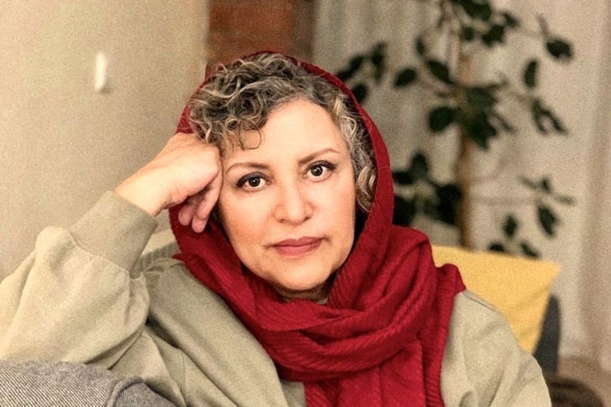 جشن تولد 63 سالگی رویا تیموریان با کیک شکلاتی
