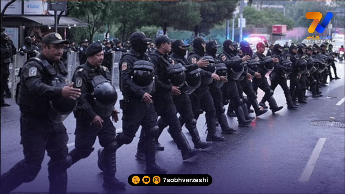 آشوب هواداران مکزیک مقابل هتل انگلیس