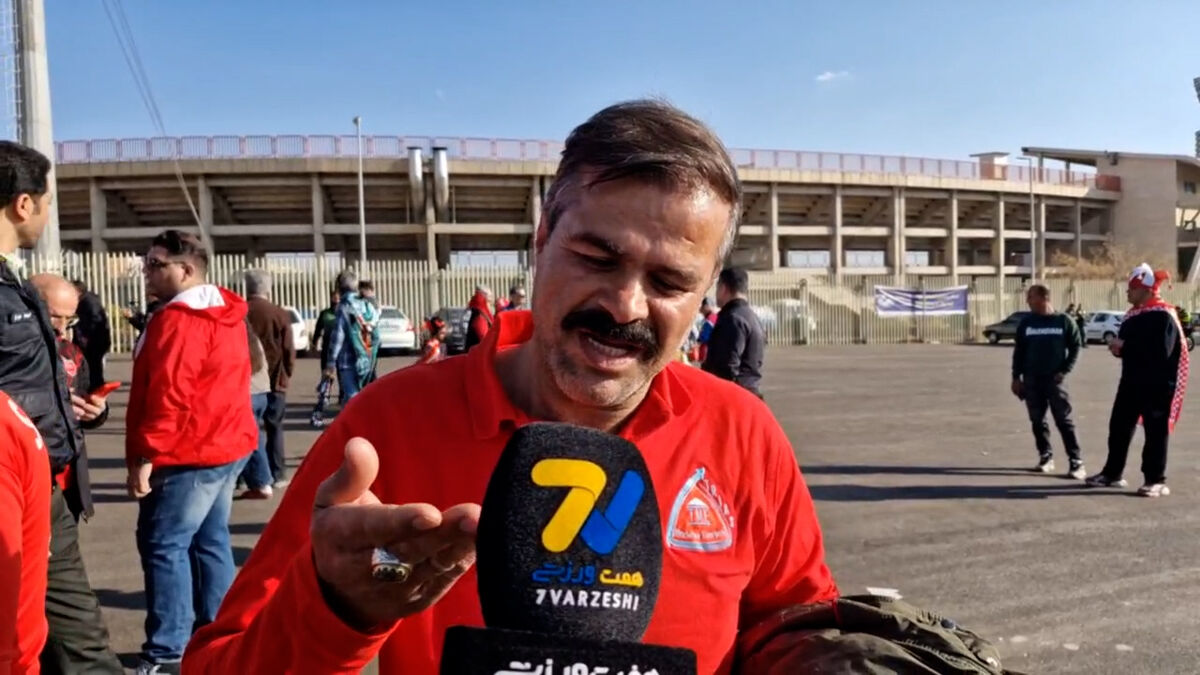 کری هوادار پرسپولیس برای استقلال با عدد ۷ لوگوی هفت ورزشی