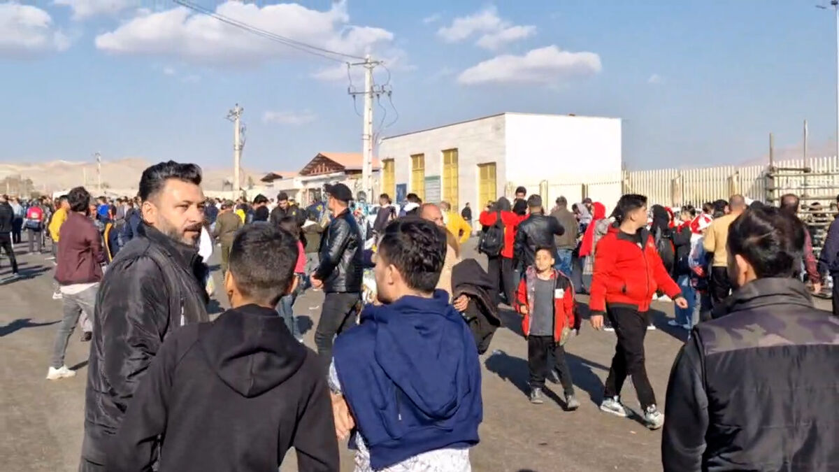استقبال هواداران پرسپولیس از بازی این تیم مقابل شمس آذر قزوین