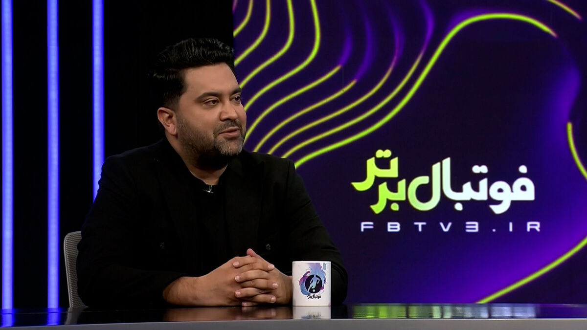 حضور سعید اخباری در برنامه زنده با وجود مصدومیت شدید