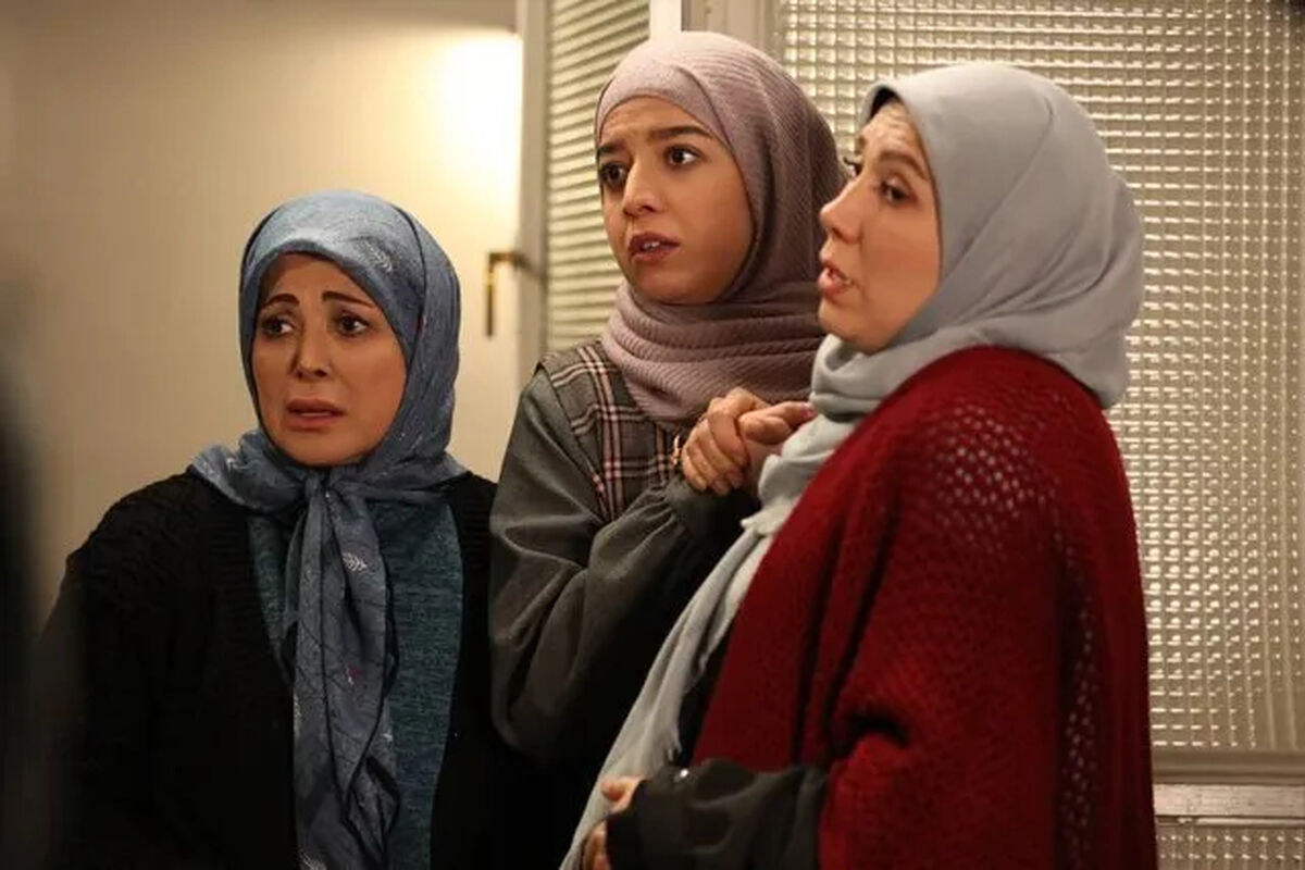 بیوگرافی دریا آقاخانی گلناز چهره عروسکی سریال اسباب زحمت