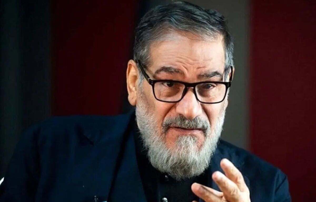 «شمخانی» با لباس عربی در مراسم افطاری در اهواز؛ سال 1402