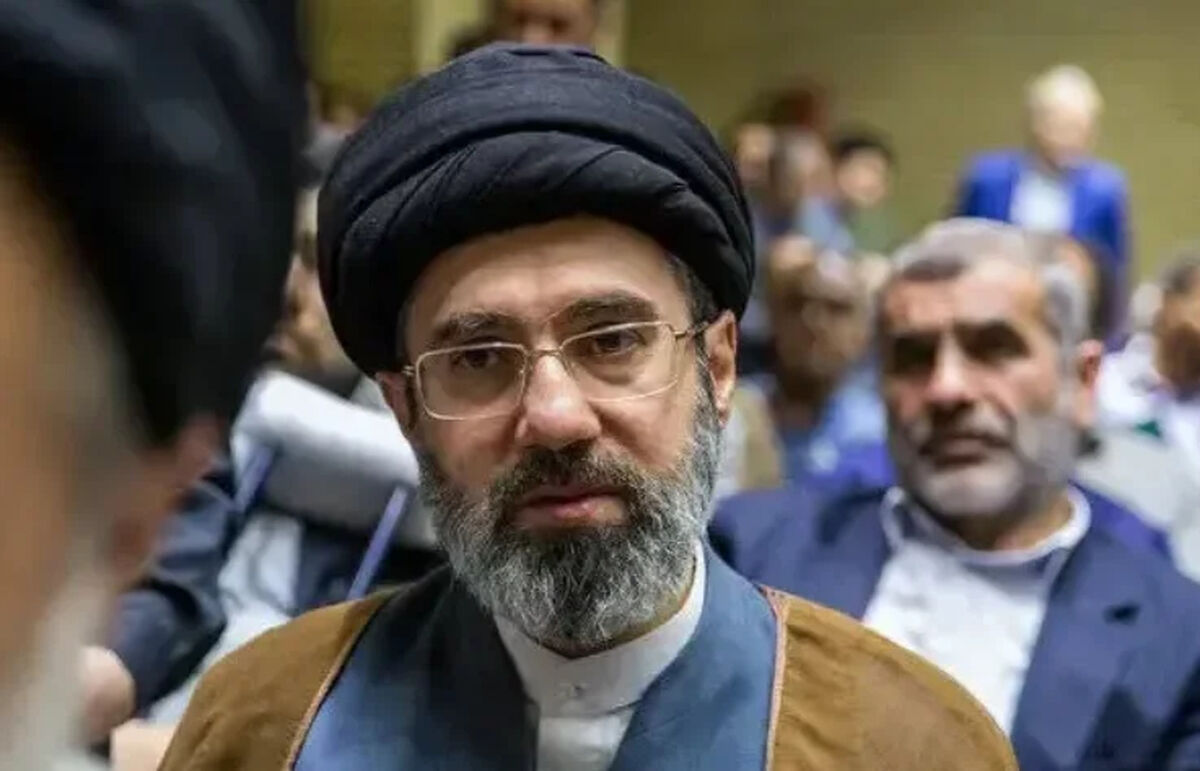 سفر در زمان | آیت الله سیدمجتبی خامنه ای در آغوش حاج قاسم