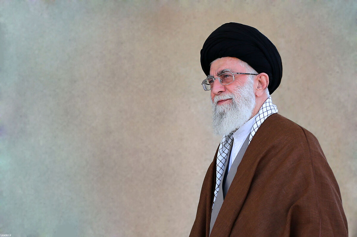 وداع با پیکر رهبر انقلاب در مصلای امام خمینی (ره)/ زمان اعلام شد