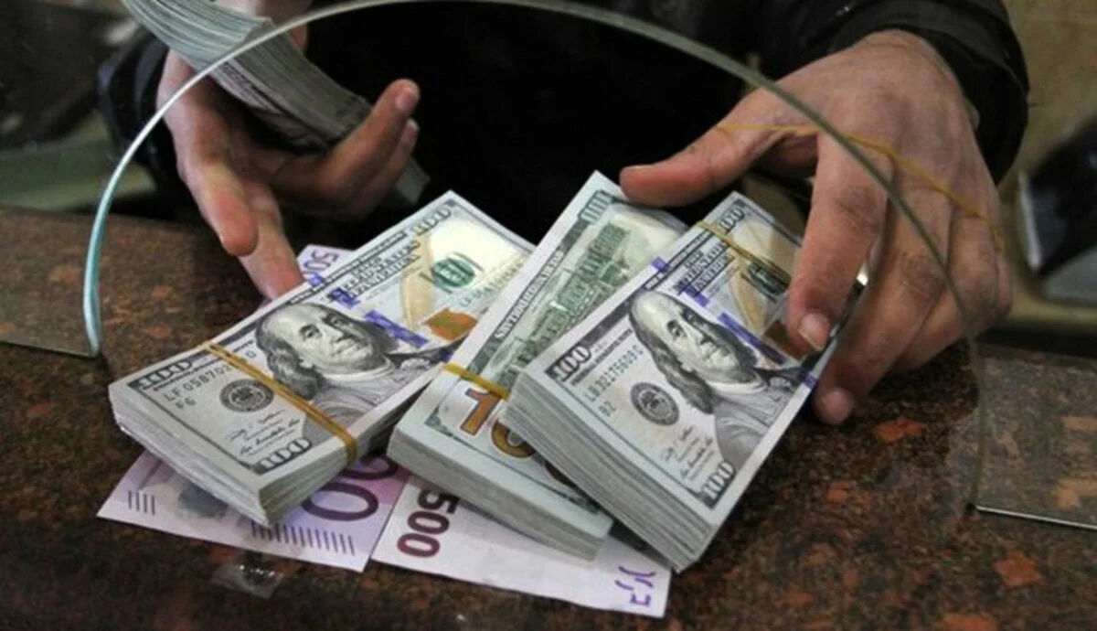 قیمت لحظه ای دلار امروز جمعه 21 فروردین / زور مذاکرات به دلار نرسید