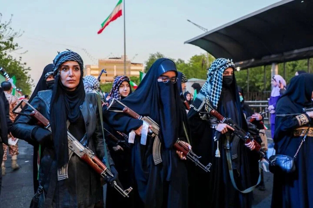 تصاویر عجیب خبرگزاری فرانسه از رژه دختران جان فدای ایران + تصاویر