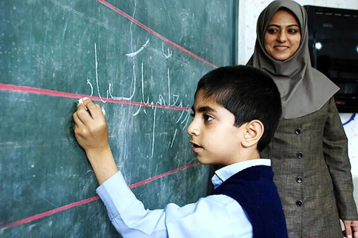 خبرخوش برای فرهنگیان / رقم دقیق هدیه دولت به مناسبت روز معلم ۱۴۰۵ مشخص شد + زمان واریز