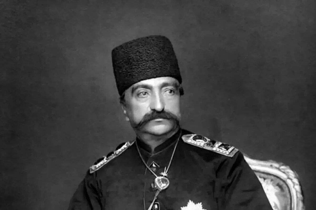 سفر در زمان؛ تصویر رنگی‌شدۀ «مادر ناصرالدین شاه» در کنار دختر و پسرش