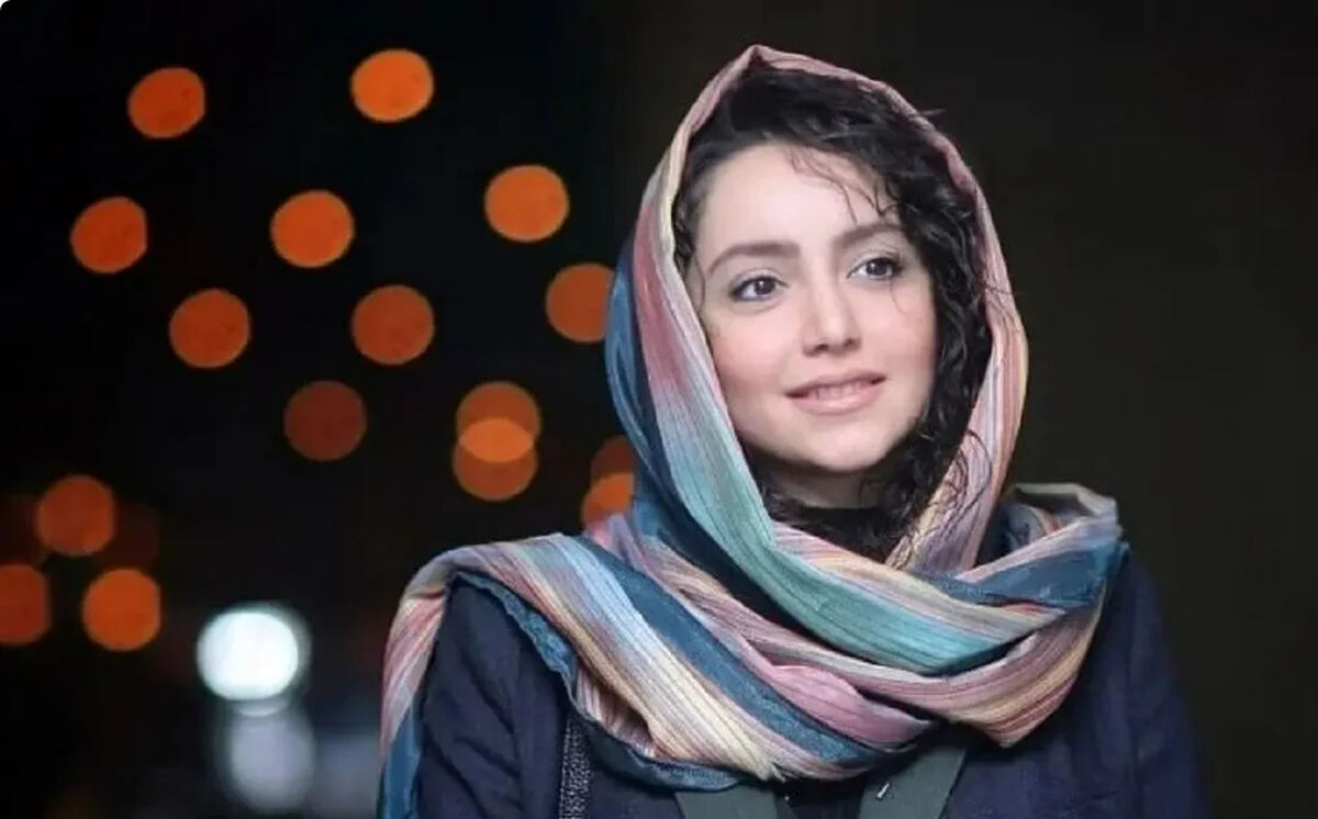 سفر در زمان | استایل و چهره باورنکردنی «نازنین بیاتی» در نمایش «خروس لاری»؛ 8 سال پیش