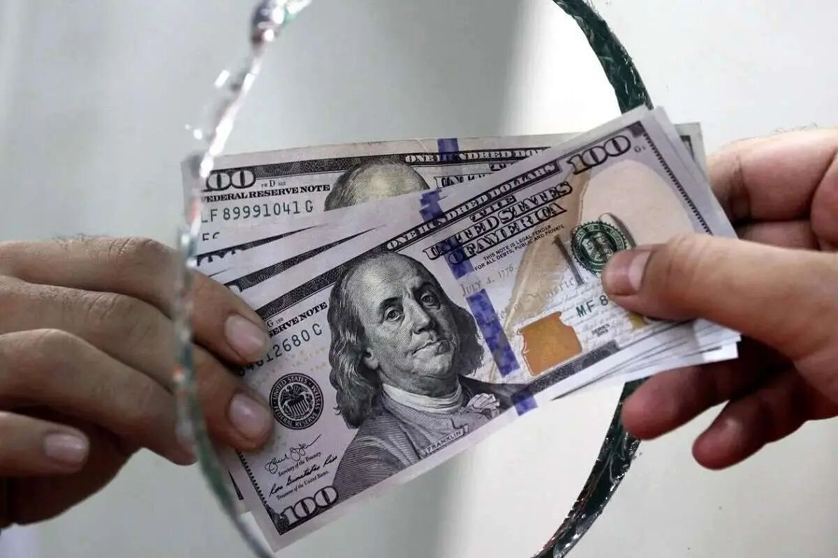 قیمت دلار امروز یکشنبه ۲۰ اردیبهشت / دلار هزار تومان ارزان شد