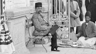سفر زمان؛ دختر ناصرالدین‌شاه در حال نوازش اسب؛ بیش از یک قرن قبل