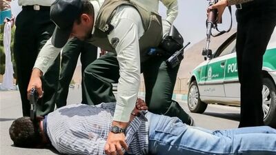 لو رفتن جنایت عکاس آشنا به خاطر طلاهای پیرزن با یک تکه شیشه