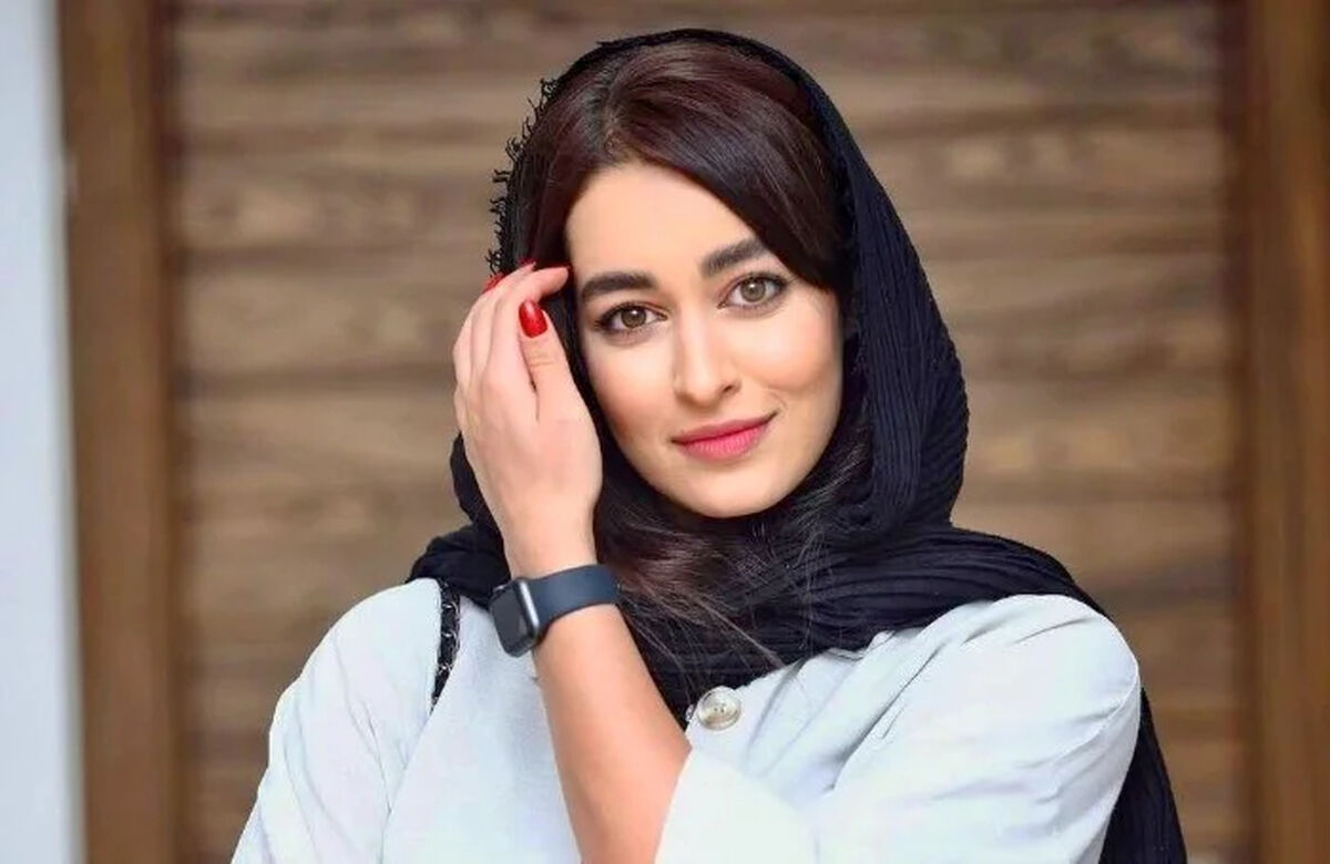 عکس | مه لقا مینوش زاد با استایل جذاب سفید و سیاه در اکران «بی عاطفه»