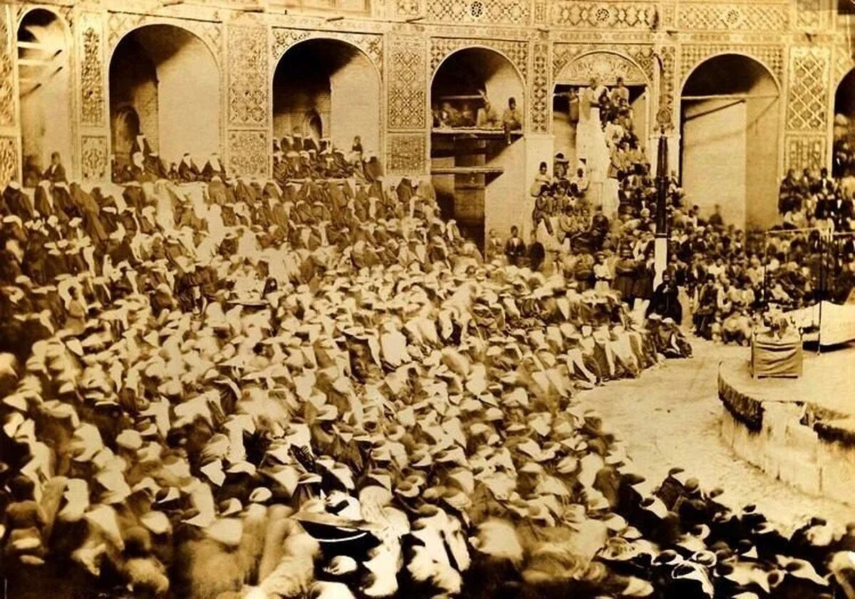 سفر در زمان| دسته سینه‌زنی بزازها در سبزه‌میدان، در دوره ناصرالدین‌شاه قاجار/ عکس