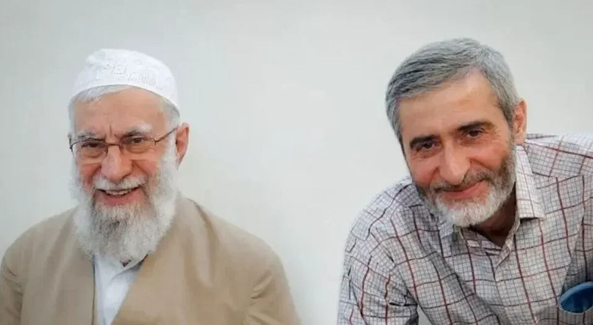 از سیده هدی خامنه ای چه می دانید؟ | عکس دختر رهبر شهید در کنار همسر و فرزندانش
