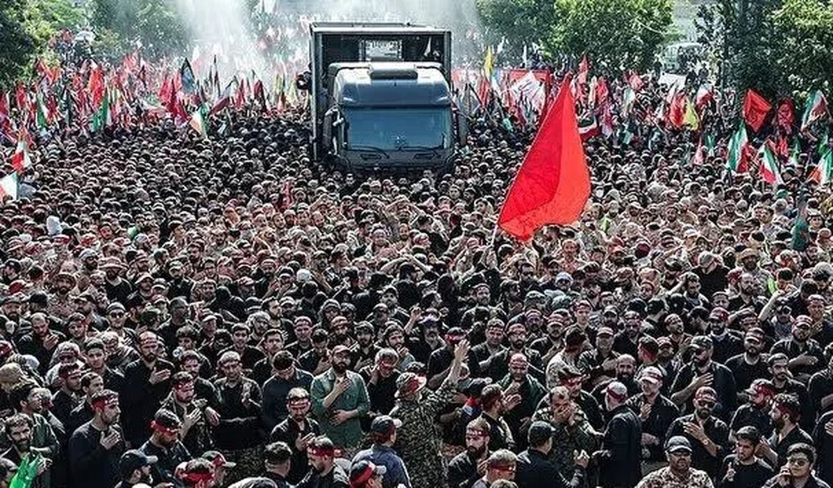 ویدئو| پیکر رهبر شهید به میدان آزادی رسید