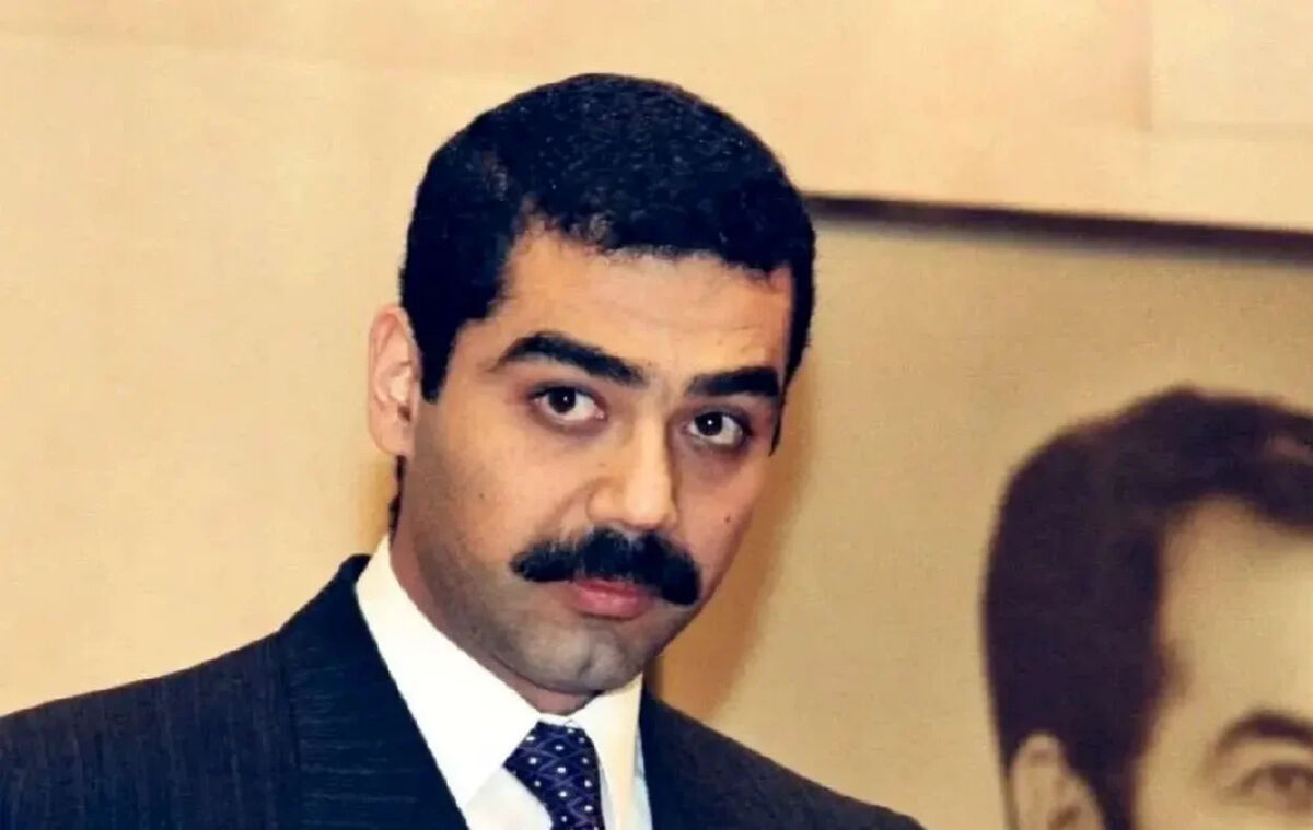 عکس| سفر زمان؛ «عدی، پسر بی رحم صدام» در حال غذا دادن به شیرهای مشهورش