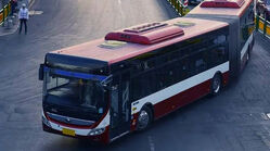 تصادف وحشتناک اتوبوس BRT در ولیعصر / ۶ نفر مصدوم شدند