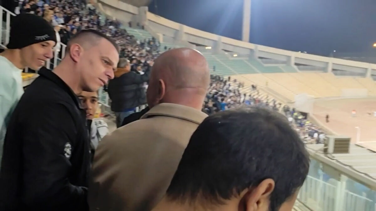 حضور برادر آسانی در ورزشگاه؛ تماشاگر برد استقلال مقابل پادیاب