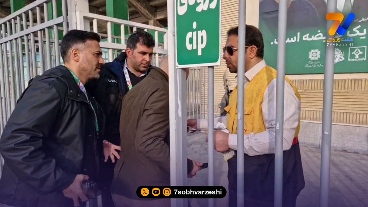 درگیری حین ورود مربیان تیم ملی و رییس سازمان لیگ به ورزشگاه اراک!