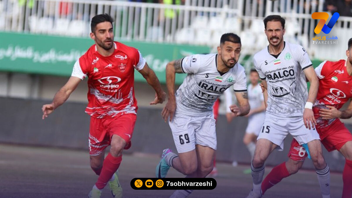 پوستر جذاب آلومینیوم برای بازی مقابل پرسپولیس با تصویر خلیفه