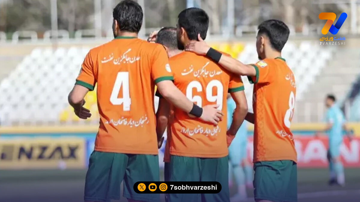 سراج: اگر حق با مس است، بیاید ما را شکست دهد