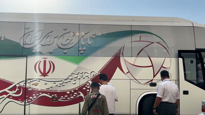 تشویق استادیومی ستاره‌های تیم ملی در فرودگاه مهرآباد